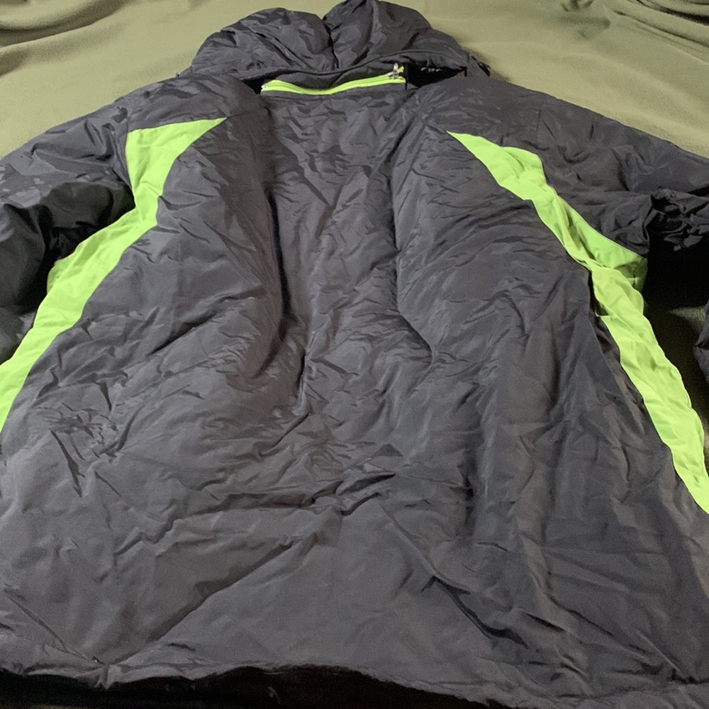 NWT Men’s AKD MKS black and green coat. Size XL. - Picture 9 of 10